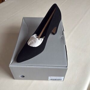 Everlane Banana Pump Black Suede